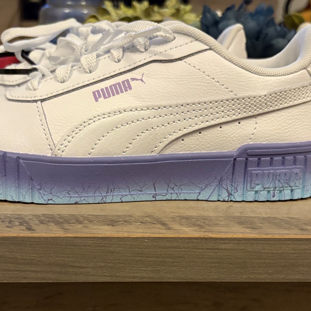 #131 Puma Carina 2.0 Youth leather White& Lavender&blue ombré soles NWOT sz 6 - Picture 3 of 8